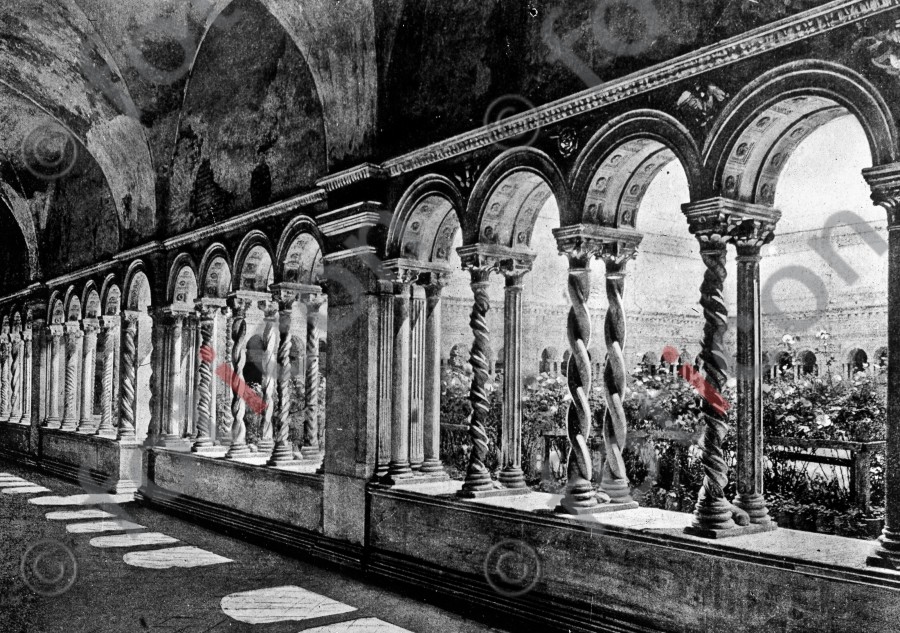 Der Kreuzgang der Laterankirche - Foto foticon-simon-033-028-sw.jpg | foticon.de - Bilddatenbank für Motive aus Geschichte und Kultur
